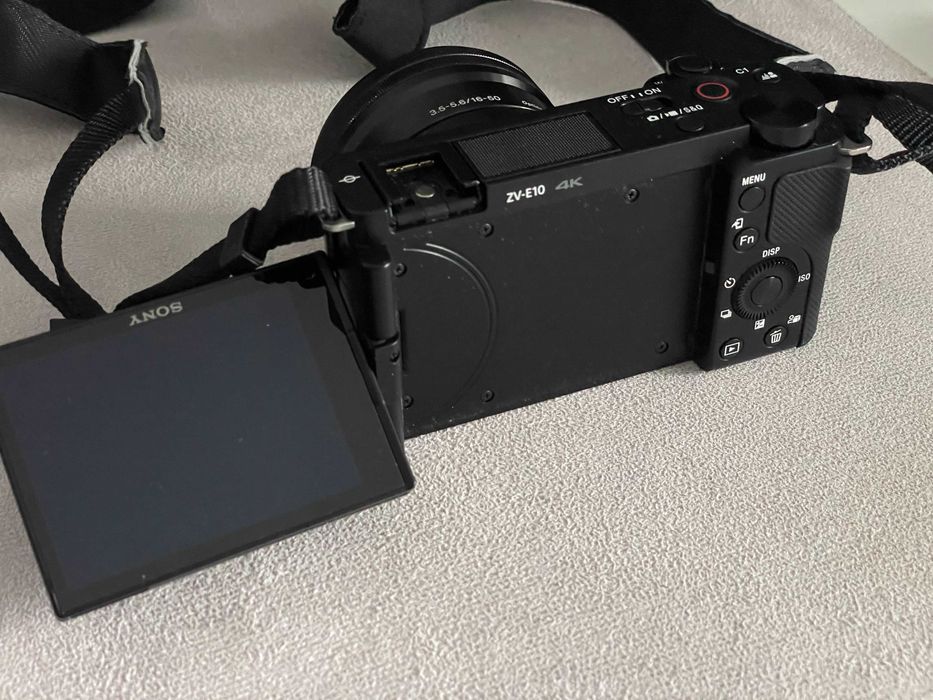 Camera Sony Alpha ZV-E10 Vlogging 4K Kit 16-50 mm F/3.5-5.6