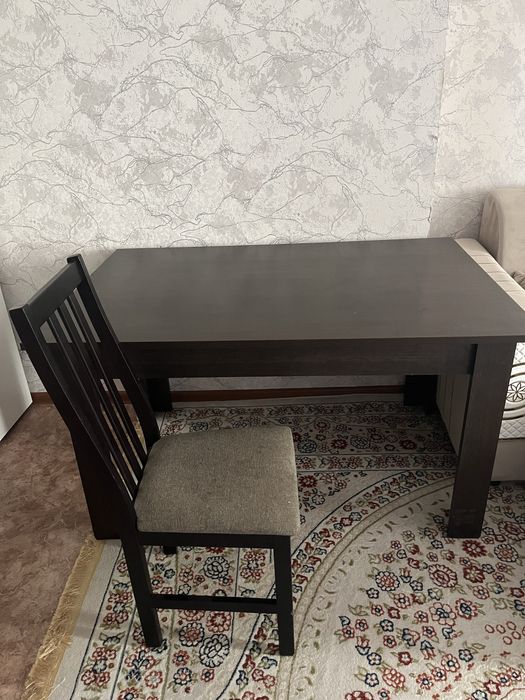 Продам стол с 6 стульями