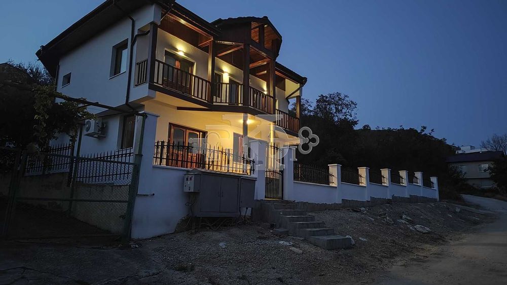 В.з Балчик, уникална вила с три спални и морска панорама, 265000€