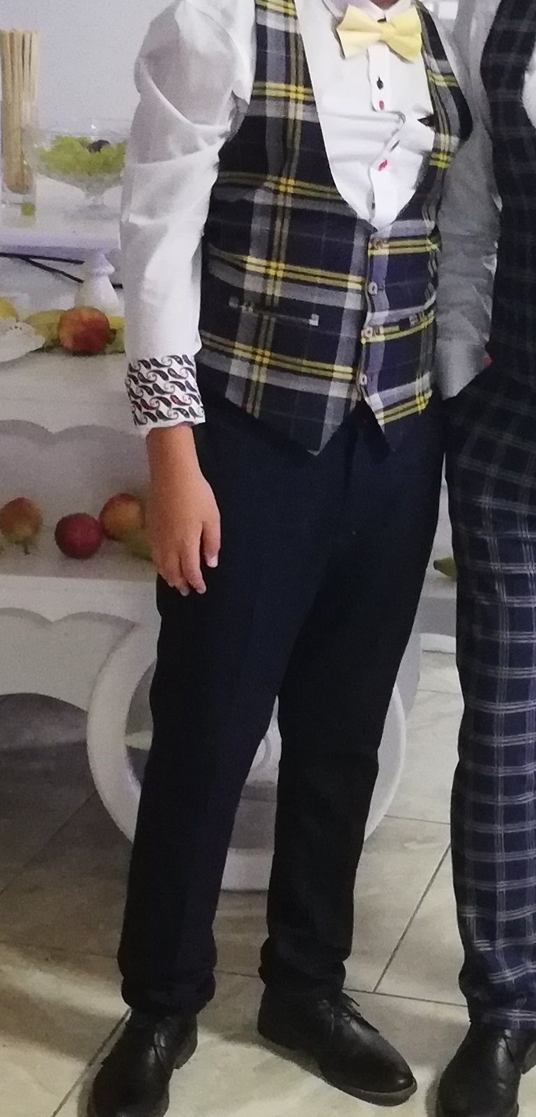 Costum elegant de băieți mărimea XL(Nou)