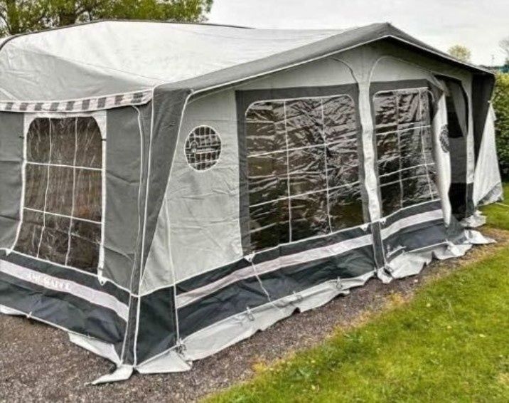 Продавам каравана Каравана "Sterling Voyager" 2000г. с ФОРСЕЛТ!