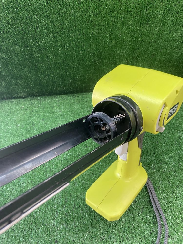 Пистолет за силикон Ryobi CCG-1801