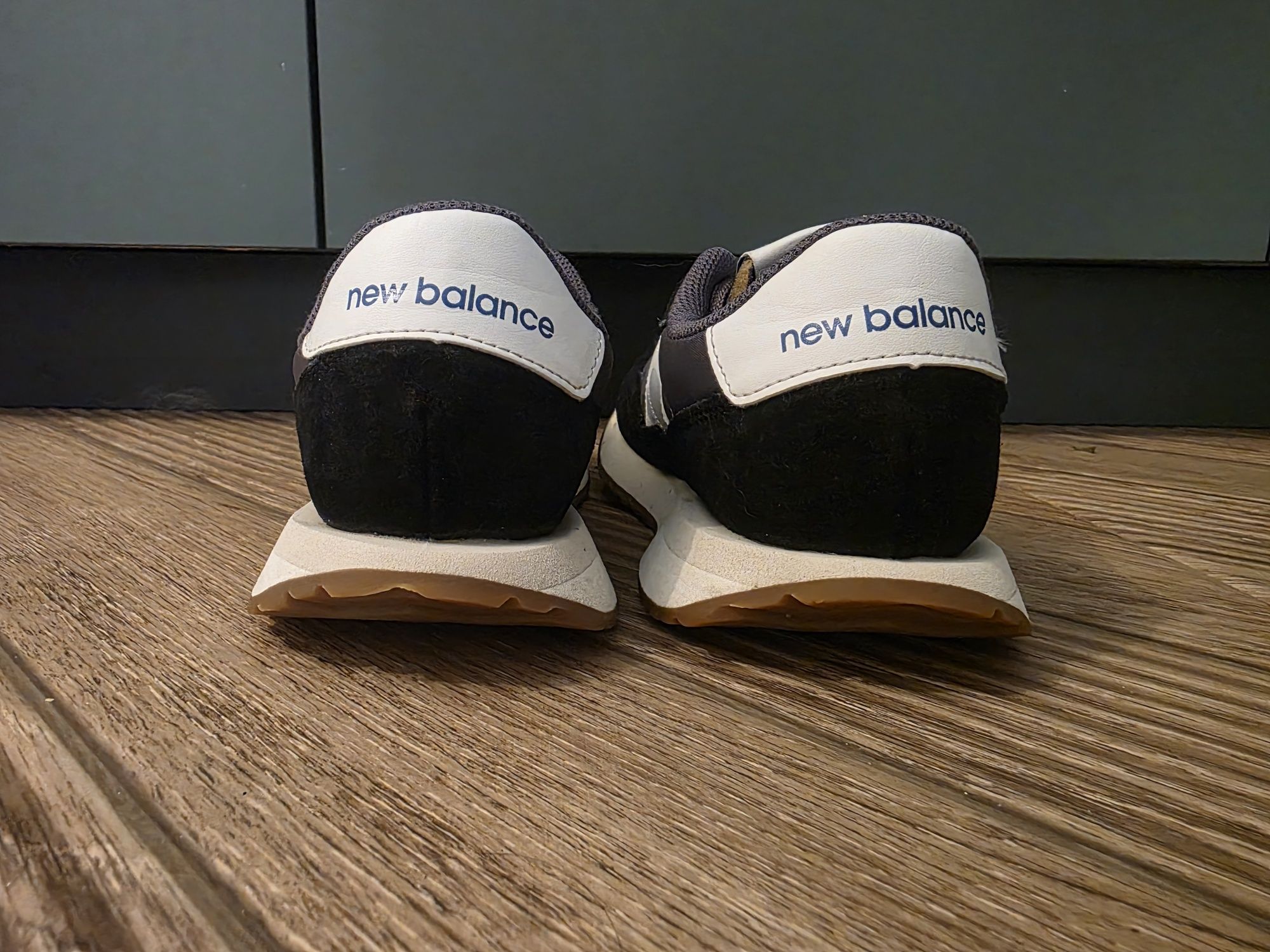 Дамски маратонки New Balance 327
