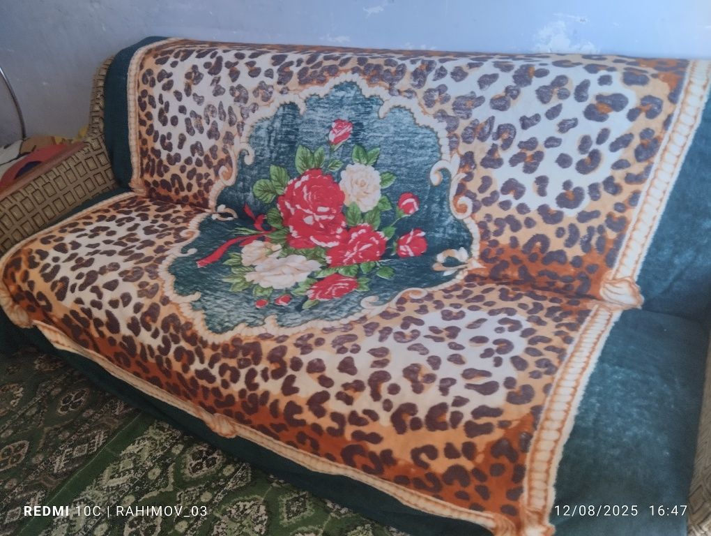Divan sotiladi!!