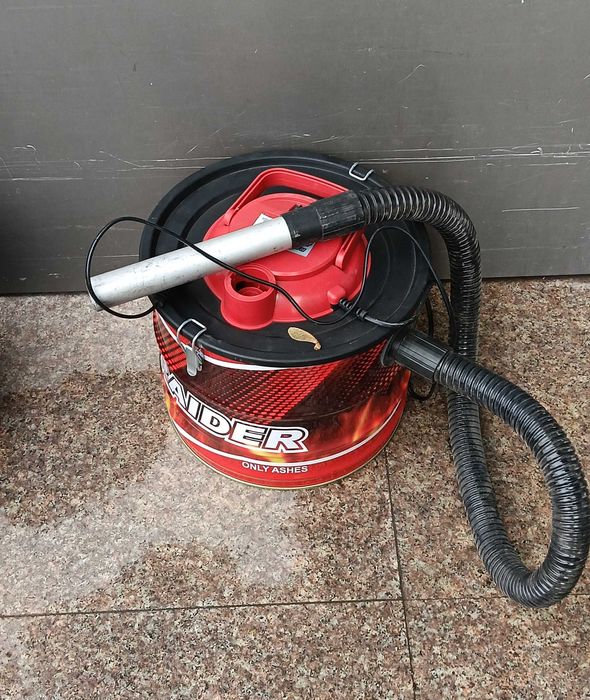 090304	Прахосмукачка за пепел 1000W 18L RD-WC02N