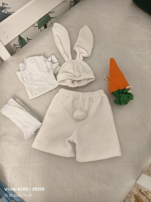 Костюм зайчика на 2-4 года.