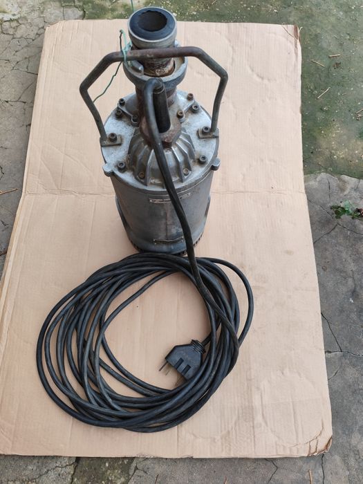 Трифазна потапяща водна помпа Бибо