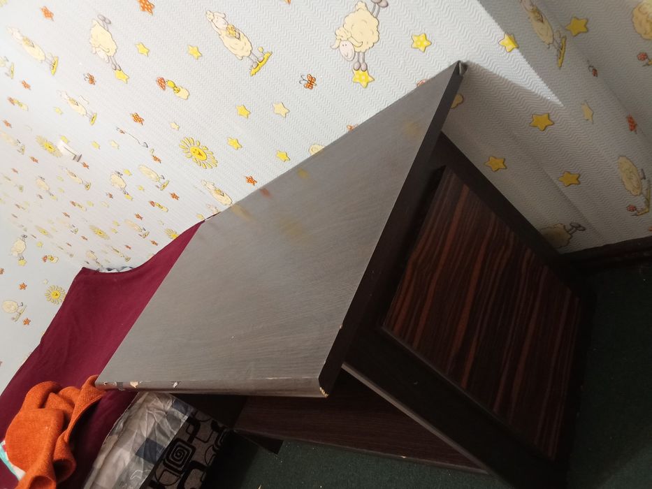Столик под телевизор продам срочно