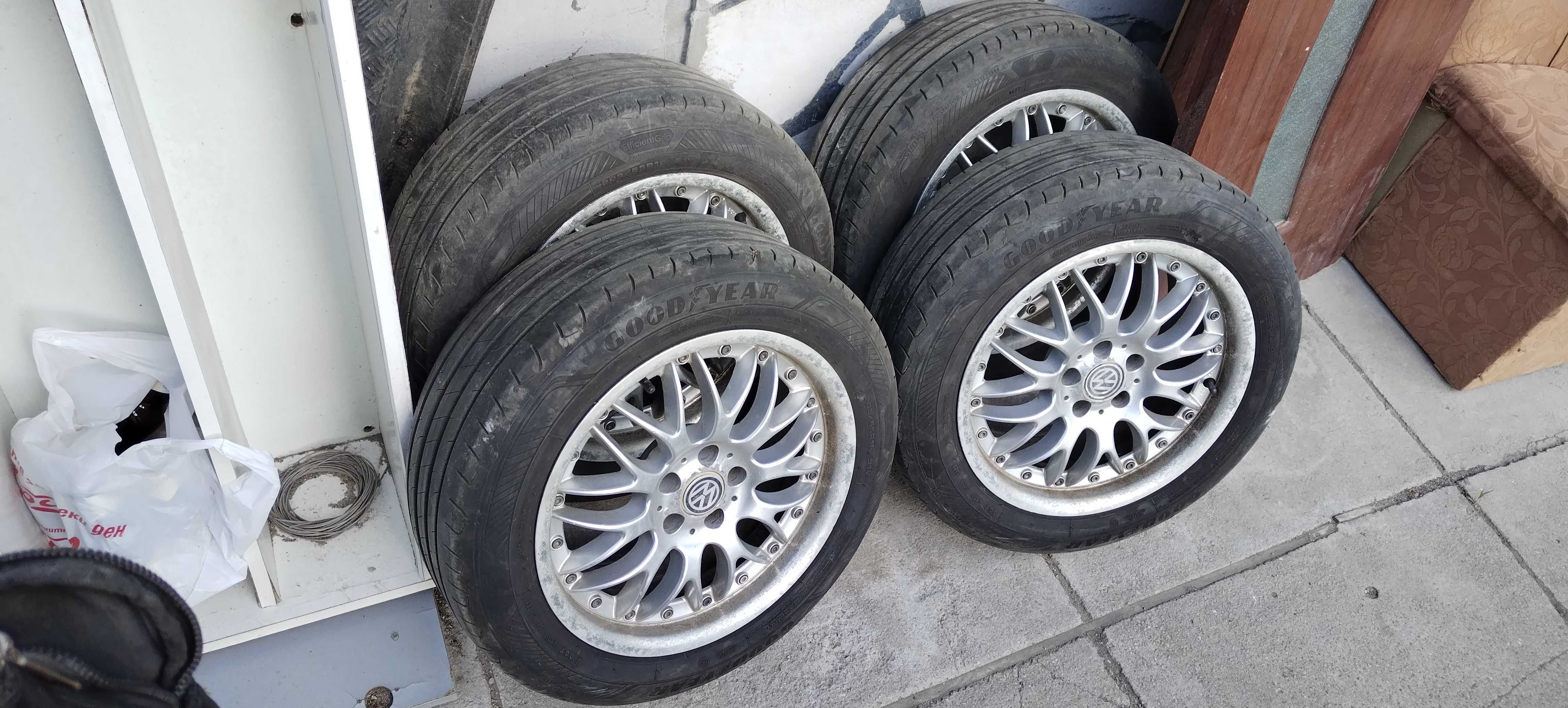 Гуми с Джанти 5*100 продавам или бартер за 5*112за туаран