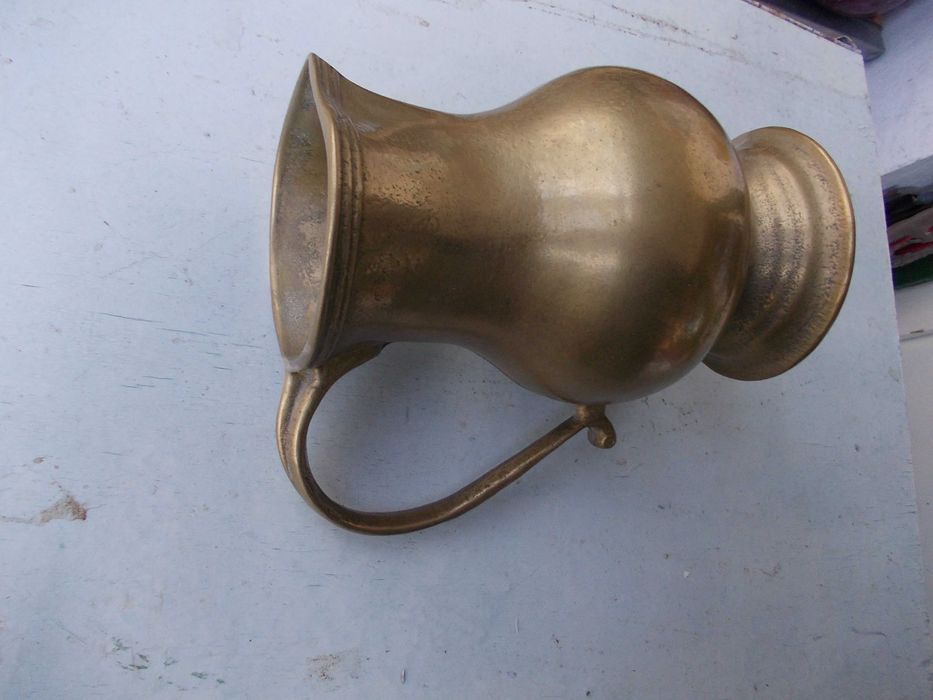 Cana veche din bronz masiv