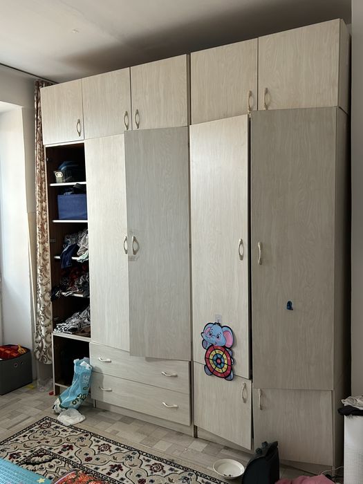 Шкаф, дверьи имееются надо устоновить