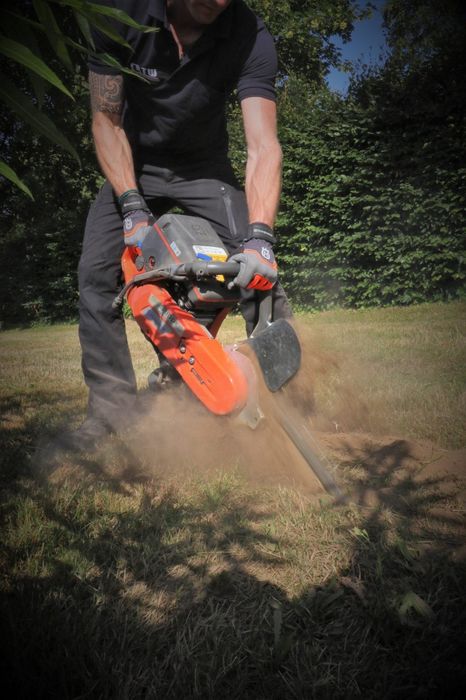 Săpăm șanțuri mecanizat cu trencher