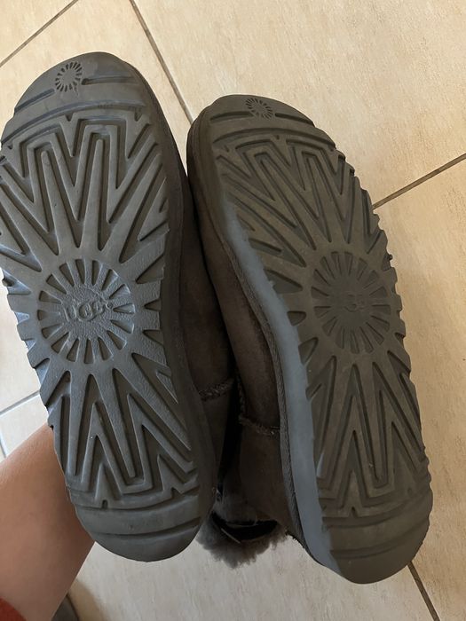 UGG marime 39 gri