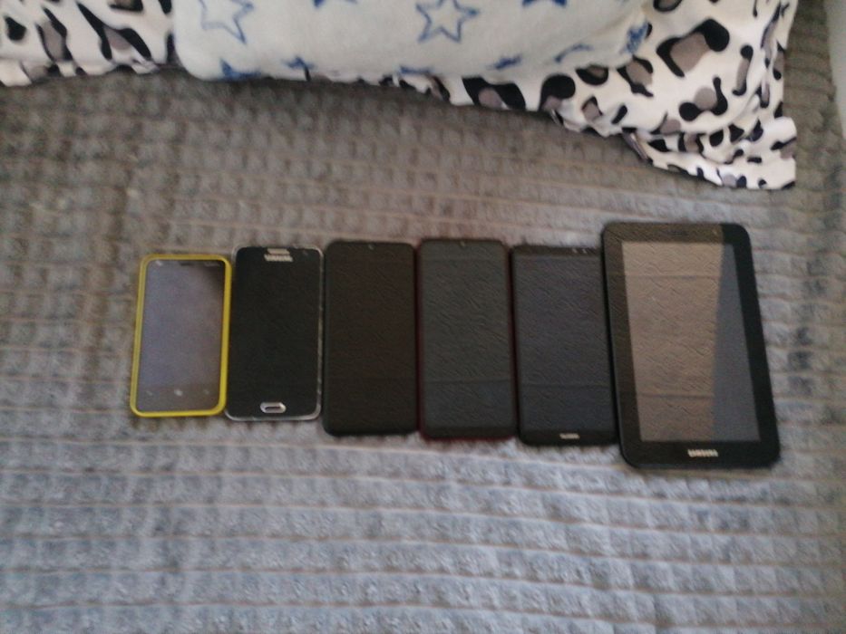 De vânzare telefoanele sunt în stare foarte buna