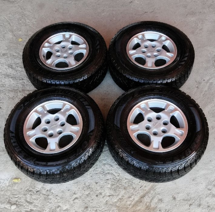 Комплект шипованных шин на дисках R16