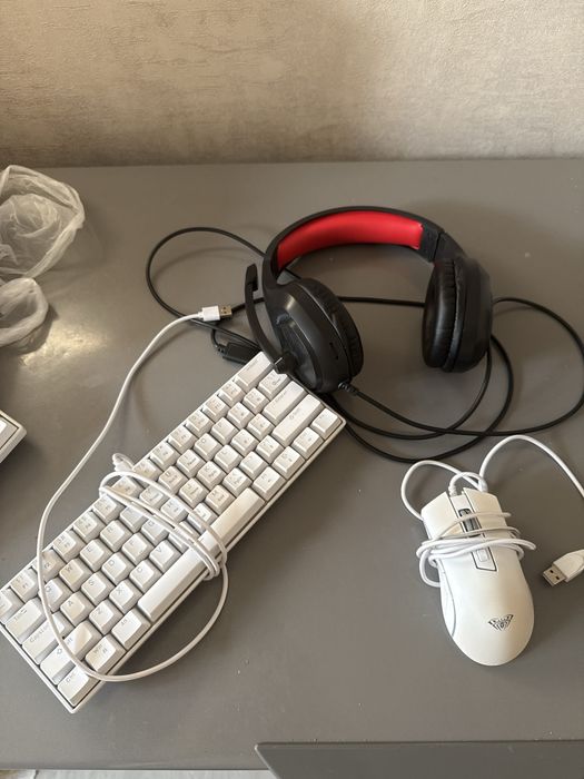 Клава мышка наушники