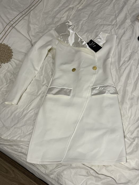 Официална рокля