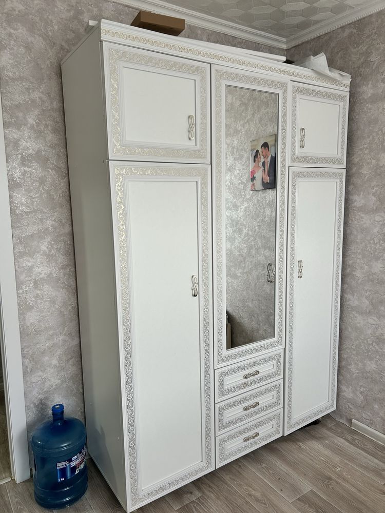 Продам спальный гарнитур