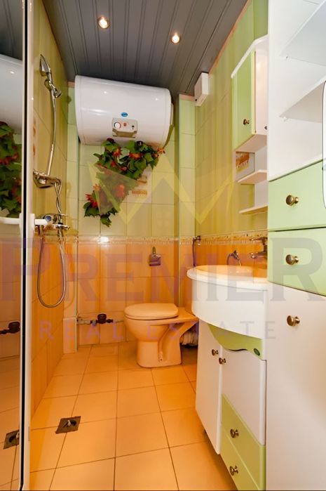 Дава се под наем Тристаен апартамент в Варна, Базар Левски - 65 кв.м за 561 € - Снимка #8