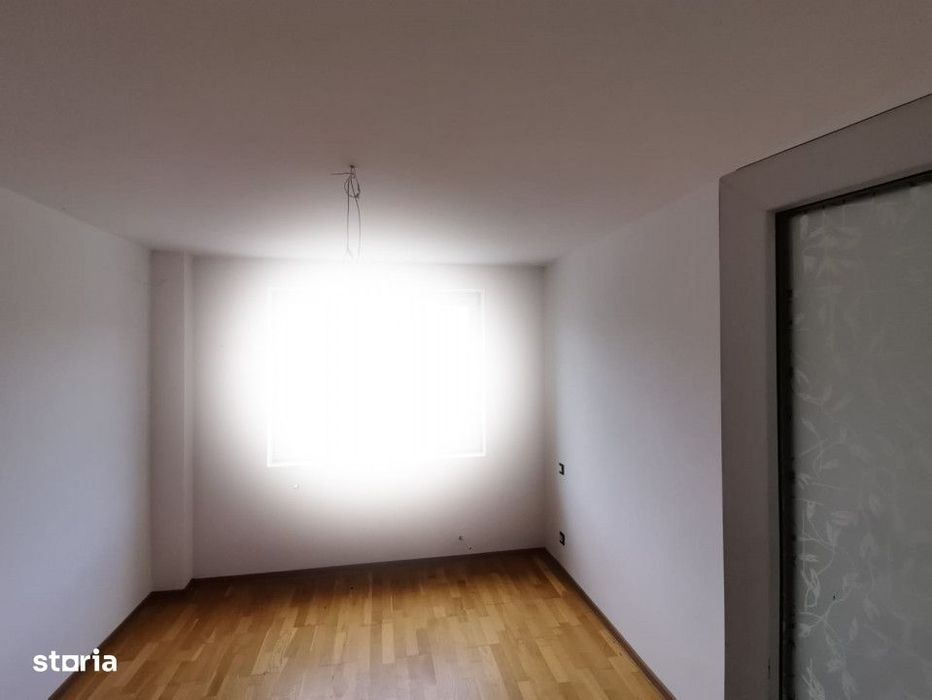 Ap. 3 camere semidecomandat, etaj 2, Piata Darmanesti