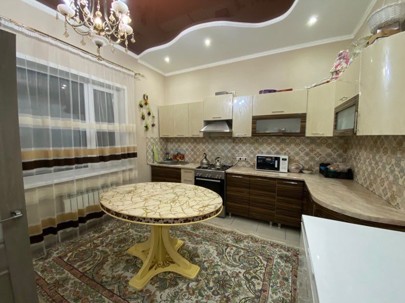 Үй сатылады бір аулада екі үй