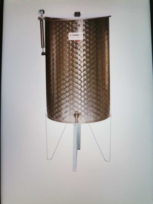 Неръждаем съд за вино