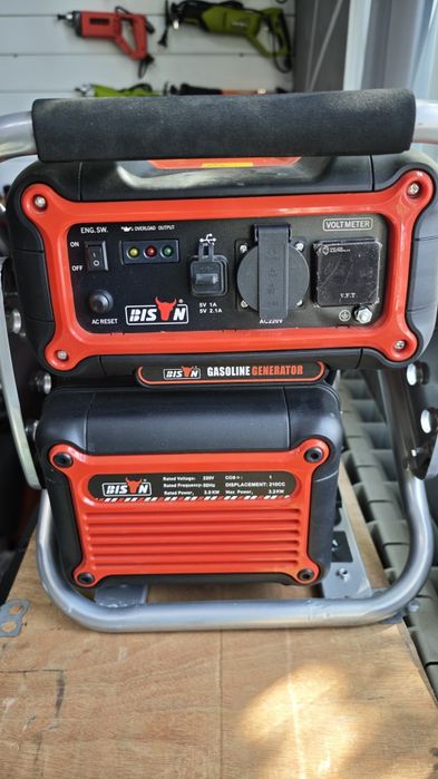 Генератор бензиновый инверторный. Бензогенератор. Движок. Электростанц