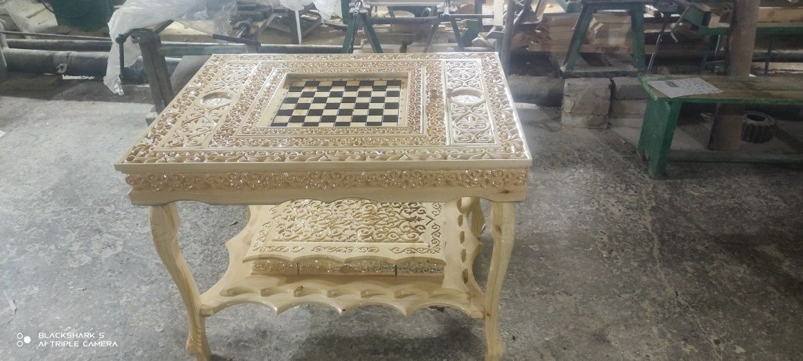 Шахматный стол из сосны