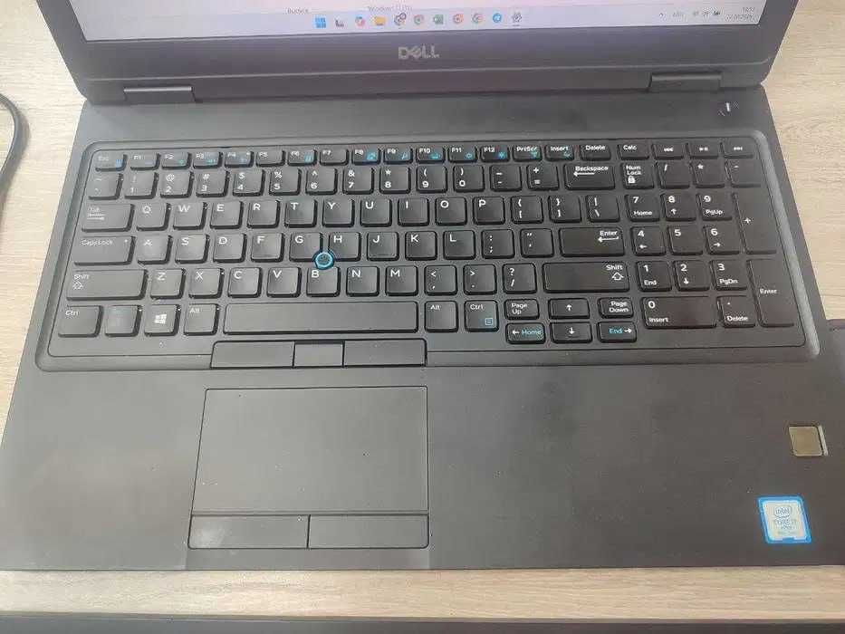 Noutbuk sotiladi Core i7 8650U