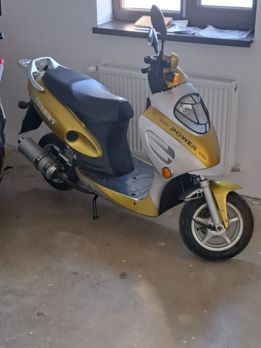 Vand doua scutere 0km unul de 49 cm si celalat de 150cm