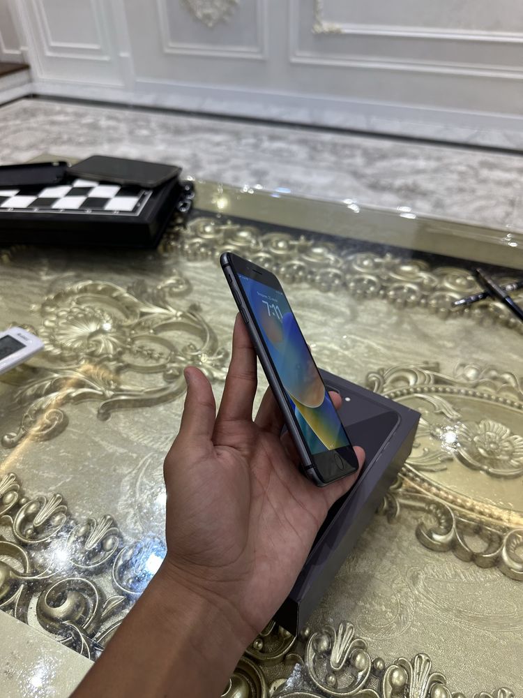 Продается iPhone 8 Plus