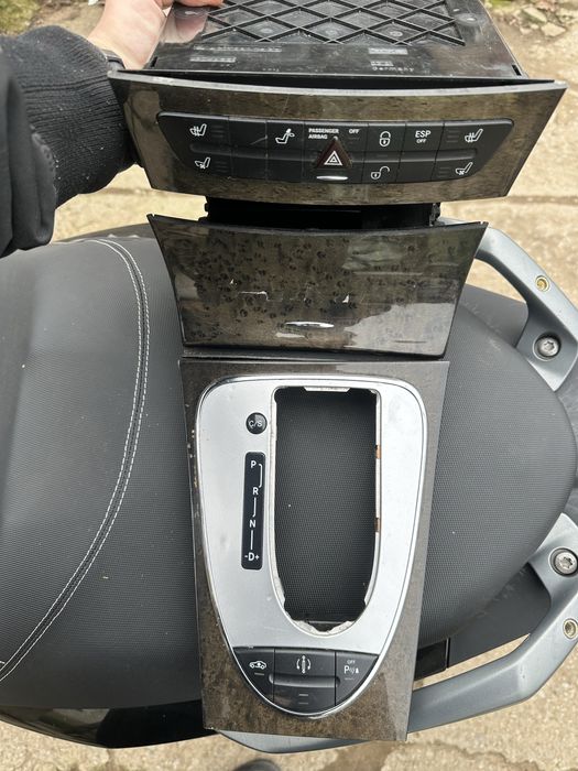 Конзола с ченджър от Mercedes E klass W211