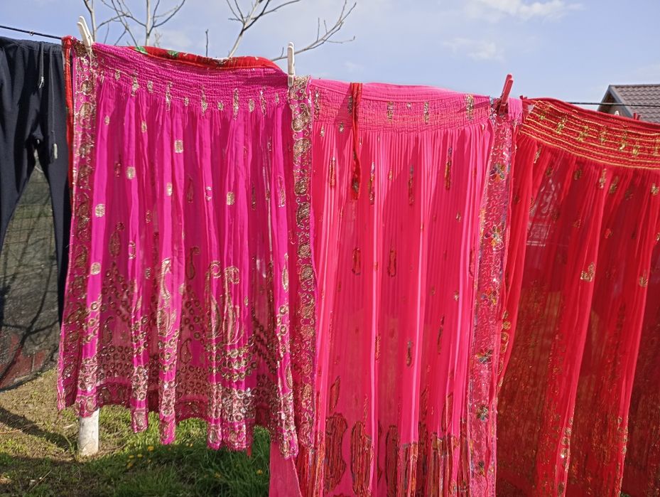 Vând fuste de caldararita