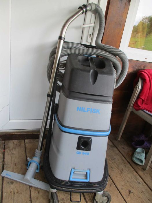 aspirator profesional  nilfisk /lichide