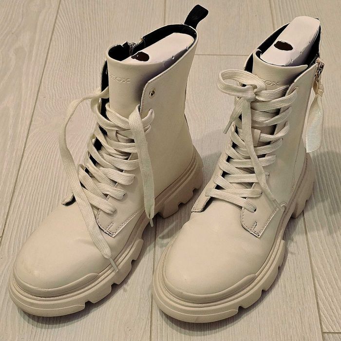 Cizme fete Geox marimea 36 culoarea bej