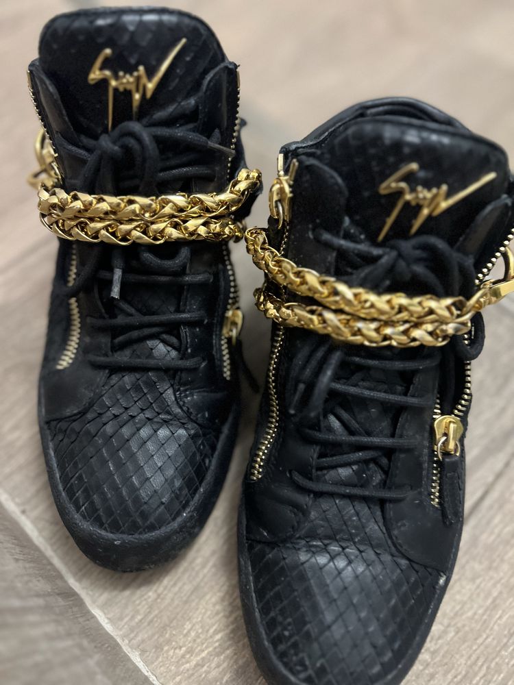 Giuseppe Zanotti chain