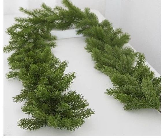 Хвойная гирлянда, еловая гирлянда