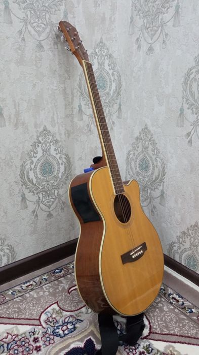 Acoustic gitara (Oriental Cherry) sotiladi.Yaxshi holatda