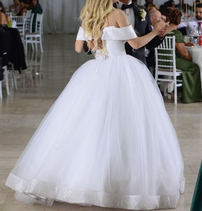 Vand rochie alba de mireasa S