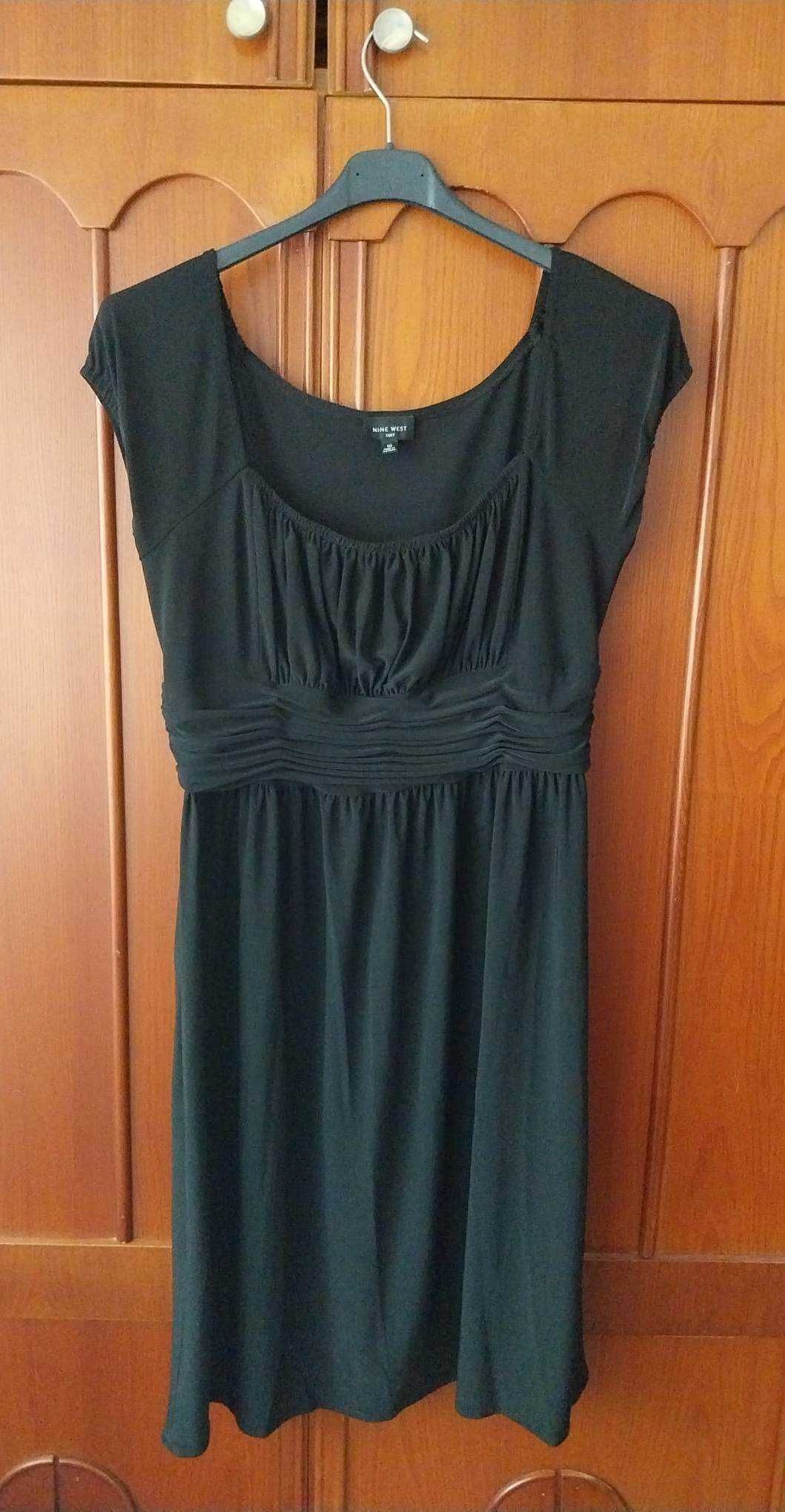 Rochie neagra, de ocazie