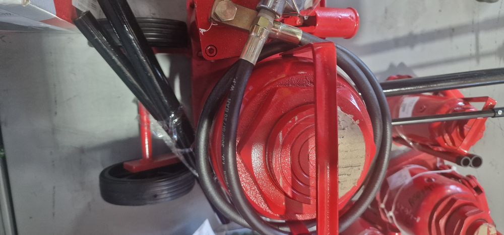 Cric pneumo hidraulic 50 tone pret 1750 lei cu tva se poate trimite pr