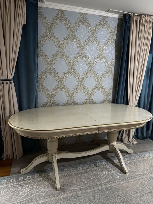 Стол в гостинную