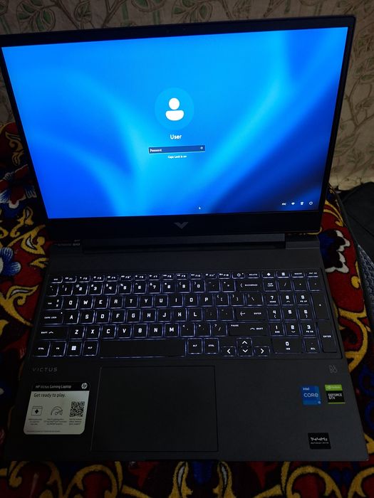 Notebook sotiladi srochni