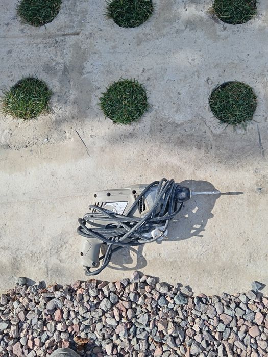 Шуруповёрт сотилади.