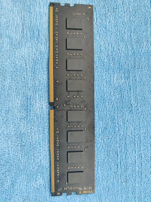 8gb ddr4 ram F4-3000C16-8GISB