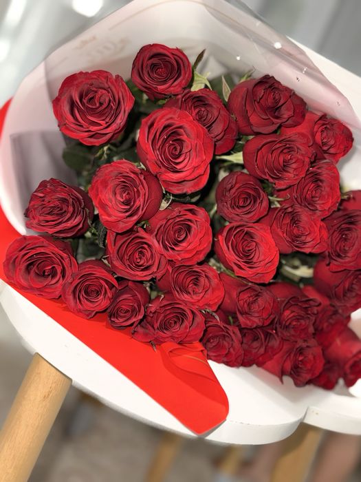 Розы красные 33 шт