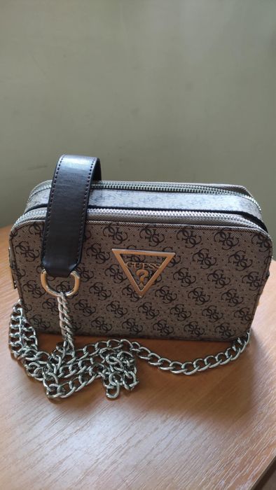 Дамски чанти “Guess” и “Lui Vuitton”