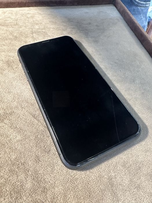 iPhone 11 64 GB много запазен