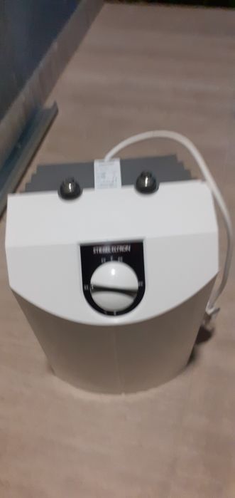Boiler cu rezervor de 10 l
