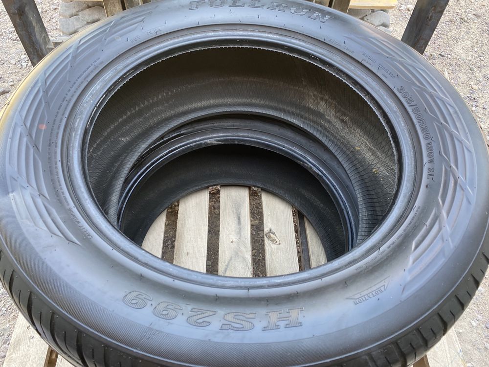 Шины 305/50R20 (2шт)